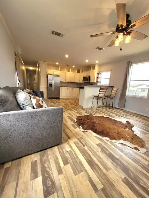 207 E Houston St, Llano, TX 78643 photo 6