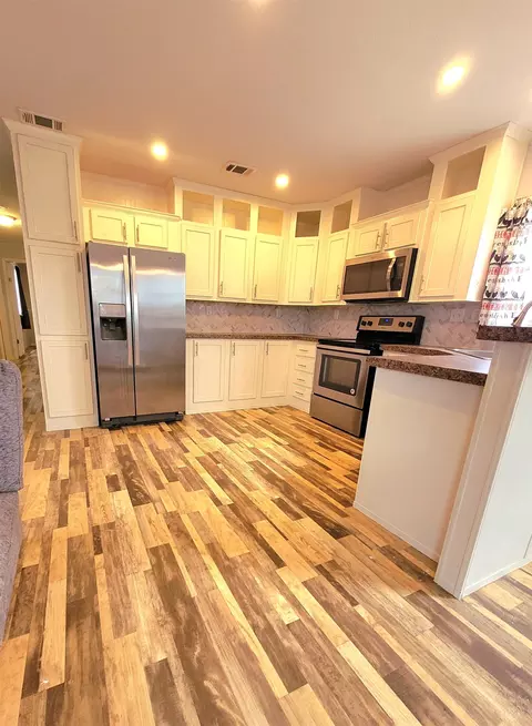 207 E Houston St, Llano, TX 78643 photo 5