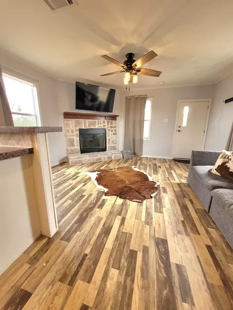 207 E Houston St, Llano, TX 78643 photo 8