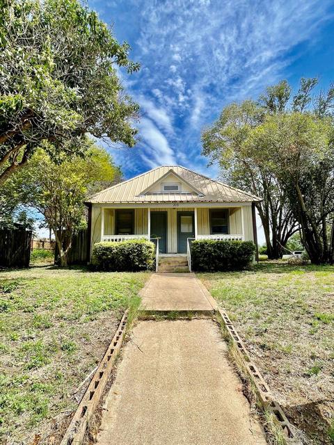 209 E Main St, Llano, TX 78643 photo 1