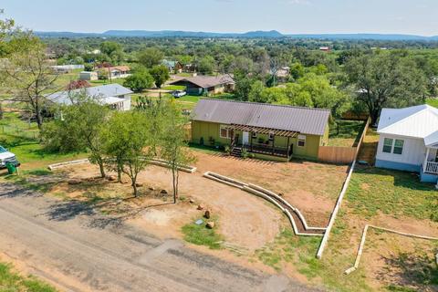 804 E Green St, Llano, TX 78643 photo 1