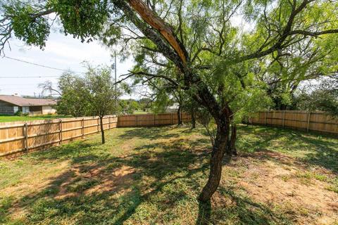 804 E Green St, Llano, TX 78643 photo 25