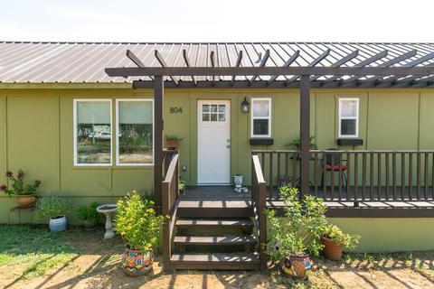 804 E Green St, Llano, TX 78643 photo 4