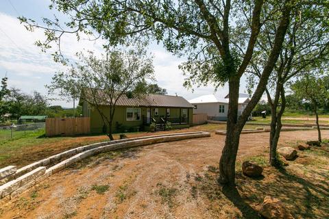 804 E Green St, Llano, TX 78643 photo 2