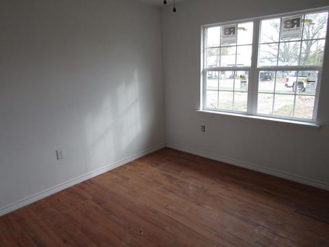 201 E Taylor St, Llano, TX 78643 photo 9