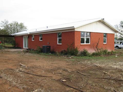 201 E Taylor St, Llano, TX 78643 photo 2