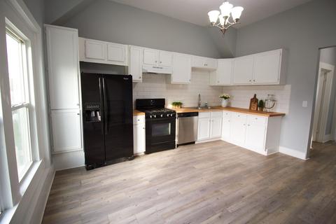 115 W Elm St, Bertram, TX 78605 photo 8