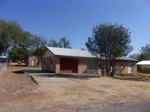 1205 E Grn, Llano, TX 78643 photo 4