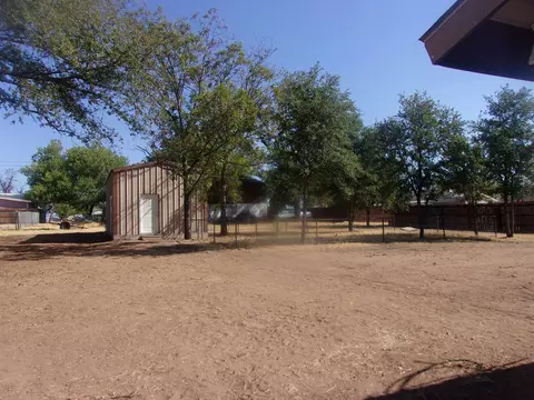1205 E Grn, Llano, TX 78643 photo 3