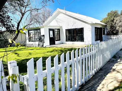 110 E Lampasas, Llano, TX 78643 photo 4