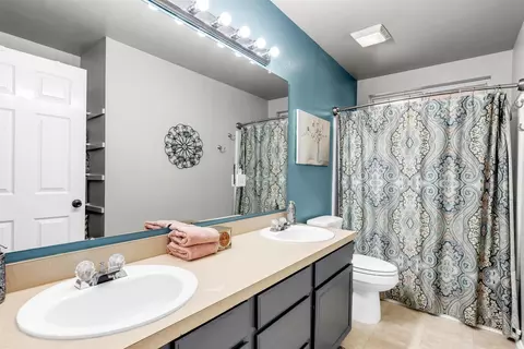 Bath - 121 Ted Ct, Kyle, TX 78640 photo 3 of 3