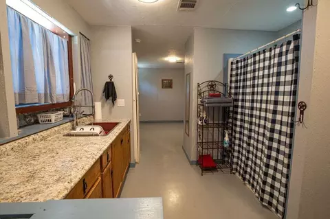Bath - 212 Rio Llano Dr, Llano, TX 78643 photo 4 of 4