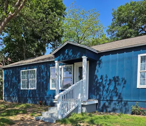 103 N Rhomberg St, Burnet, TX 78611