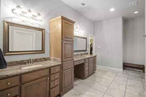 Bath - 203 Dawna Len, Burnet, TX 78611 photo 2 of 5