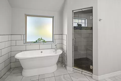 Bath - 203 Dawna Len, Burnet, TX 78611 photo 3 of 5