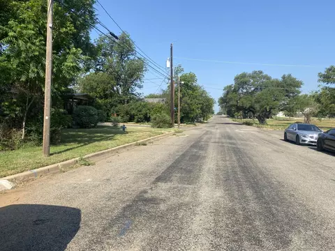 804 E Luce, Llano, TX 78643 photo 3
