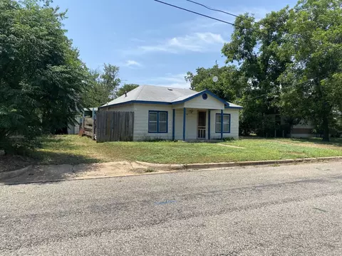 804 E Luce, Llano, TX 78643 photo 4