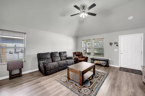 448 Dove Trl, Bertram, TX 78605 photo 5
