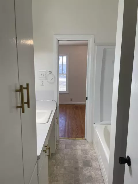 Bath - 604 W Commerce St, San Saba, TX 76877 photo 1 of 2