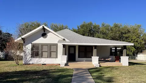 Exterior - 604 W Commerce St, San Saba, TX 76877 photo 1 of 2