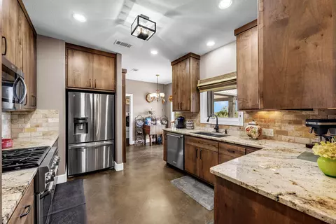 209 W Rio Llano Dr, Llano, TX 78643 photo 7