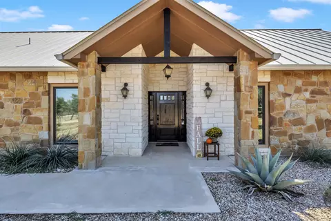 209 W Rio Llano Dr, Llano, TX 78643 photo 2