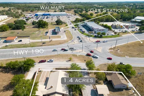 1707 E 4th St, Lampasas, TX 76550