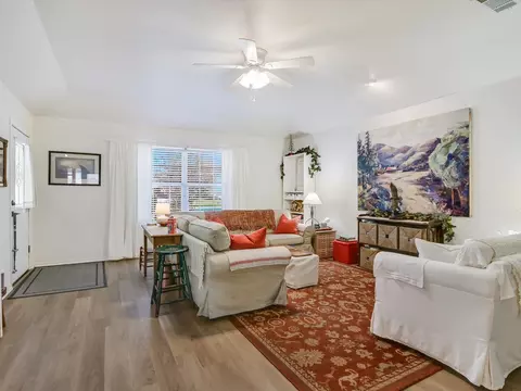 810 Cottonwood Dr, Burnet, TX 78611