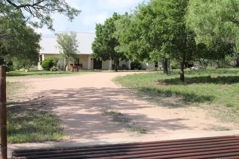 8095 Rr 2618 Rd, Mason, TX 76856