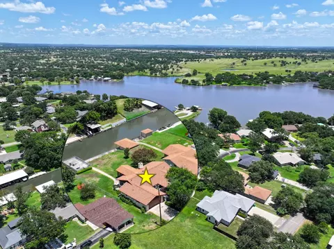 106 Flamingo Cir, Highland Haven, TX 78654