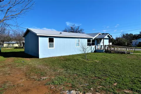 1109 E Wallace St, Llano, TX 78643 photo 1
