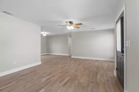 711 E Johnson St, Burnet, TX 78611 photo 4