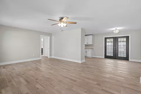 711 E Johnson St, Burnet, TX 78611 photo 5