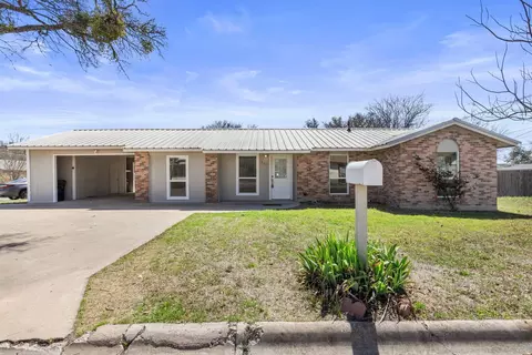 711 E Johnson St, Burnet, TX 78611 photo 1