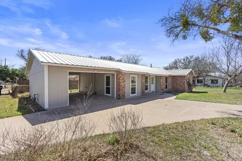 711 E Johnson St, Burnet, TX 78611 photo 3
