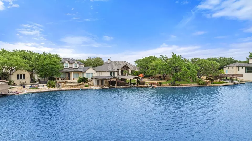  113 Wennmohs Pl, Horseshoe Bay, TX 78657 photo 2
