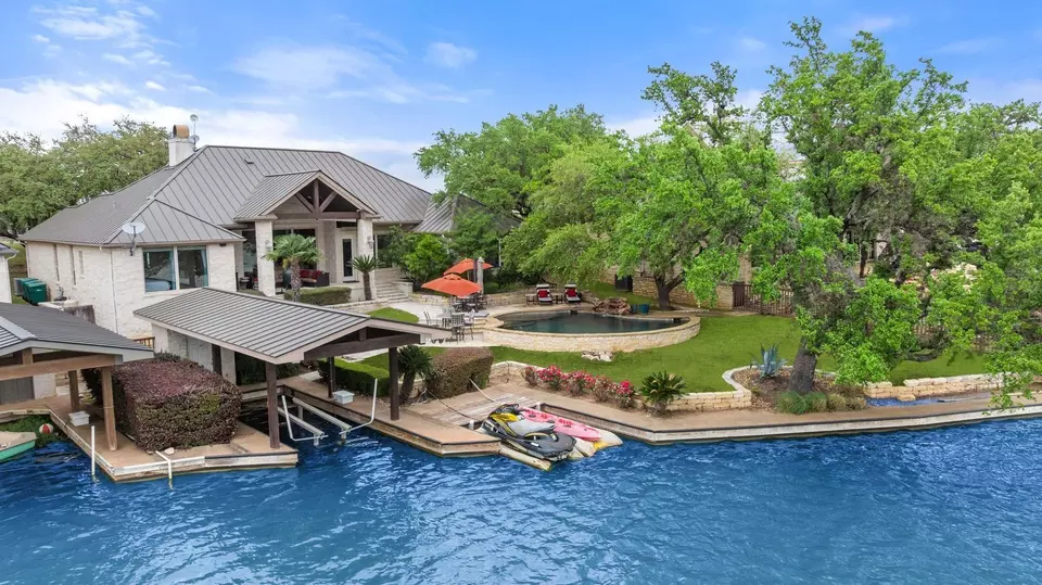  113 Wennmohs Pl, Horseshoe Bay, TX 78657 photo 4