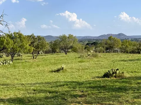 800 E Tarrant St, Llano, TX 78643