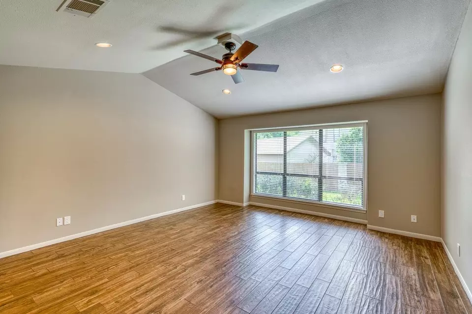 Living - 250 Meadowlakes Dr, Meadowlakes, TX 78654 photo 3 of 3