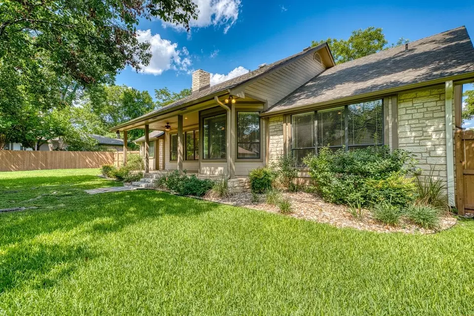 Exterior - 250 Meadowlakes Dr, Meadowlakes, TX 78654 photo 4 of 7