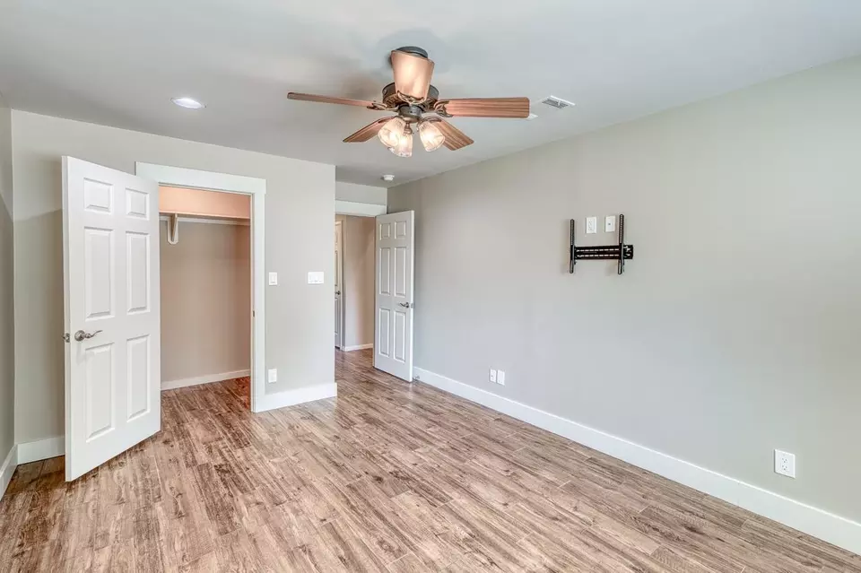Bedroom - 250 Meadowlakes Dr, Meadowlakes, TX 78654 photo 1 of 2