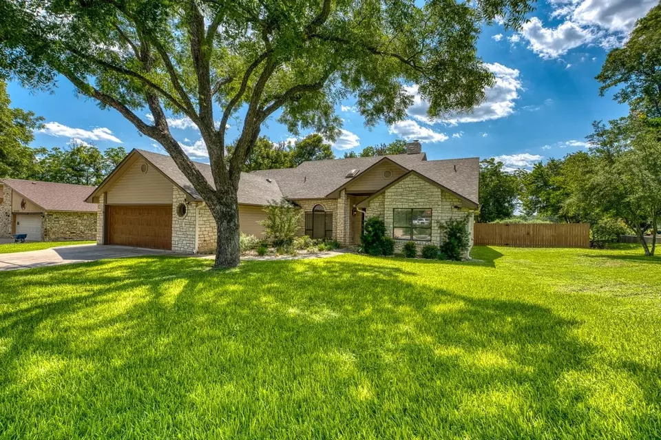 Exterior - 250 Meadowlakes Dr, Meadowlakes, TX 78654 photo 1 of 7