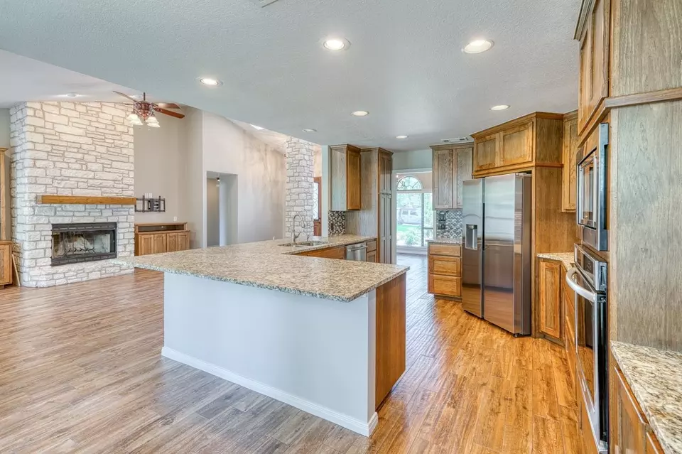 Kitchen - 250 Meadowlakes Dr, Meadowlakes, TX 78654 photo 2 of 3