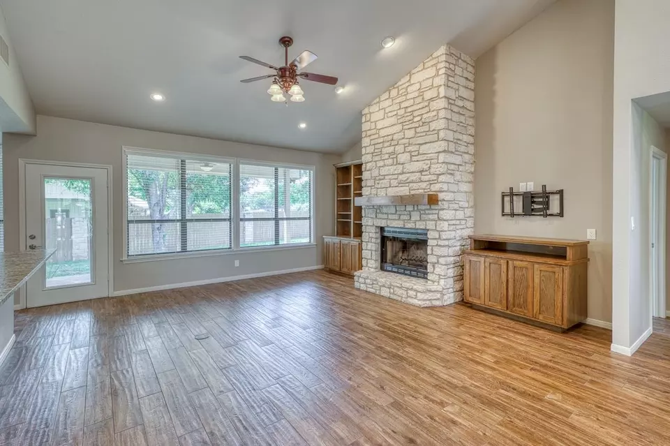 Living - 250 Meadowlakes Dr, Meadowlakes, TX 78654 photo 1 of 3