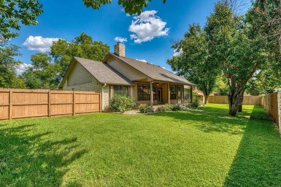 Exterior - 250 Meadowlakes Dr, Meadowlakes, TX 78654 photo 5 of 7