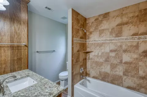 Bath - 250 Meadowlakes Dr, Meadowlakes, TX 78654 photo 1 of 4