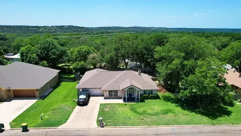 185 Broadmoor St, Meadowlakes, TX 78654