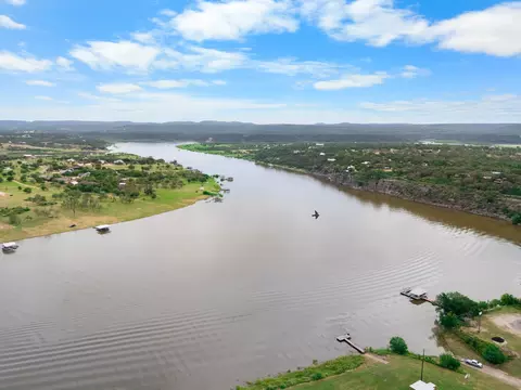 204 Crest Dr, Spicewood, TX 78669