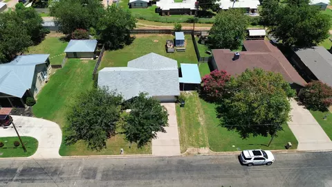 1008 Wright St, Llano, TX 78643 photo 3