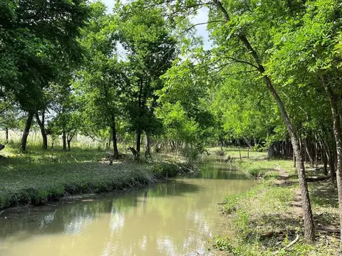 000 County Rd 269, Out Of Area, TX 76561